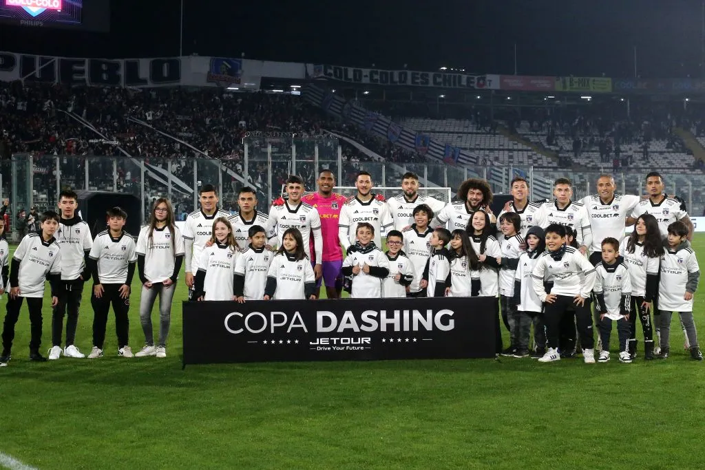 Formación de Colo Colo en amistoso frente a Universitario. (Foto: Photosport)