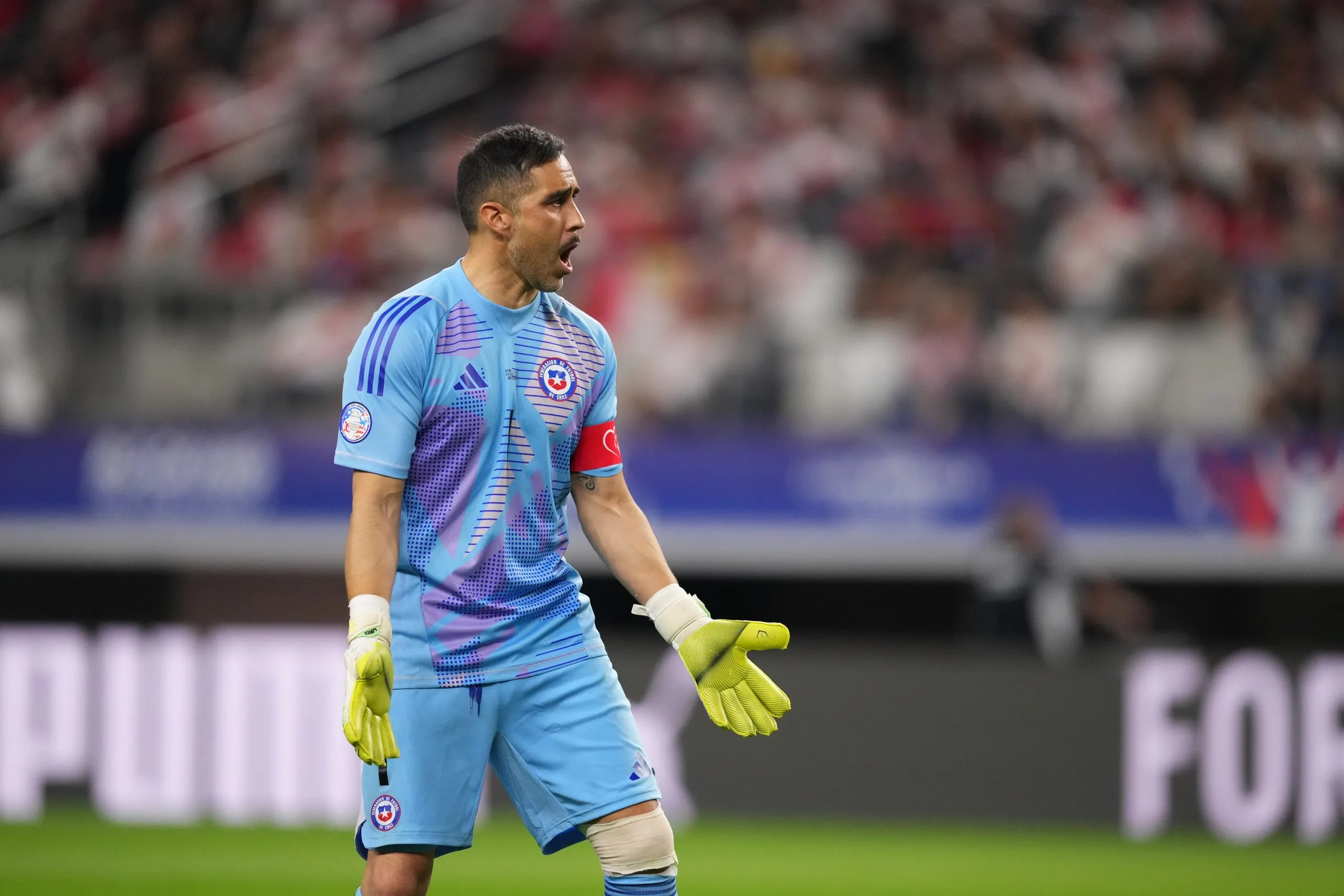 Claudio Bravo llegaría a la MLS como uno de los mejores pagados en su club (Foto: Photosport)