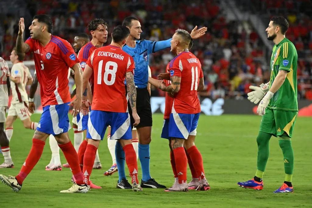 Wilmar Roldán saca ronchas en los hinchas de La Roja tras sus polémicos cobros (Foto: Julio Aguilar/Getty Images)