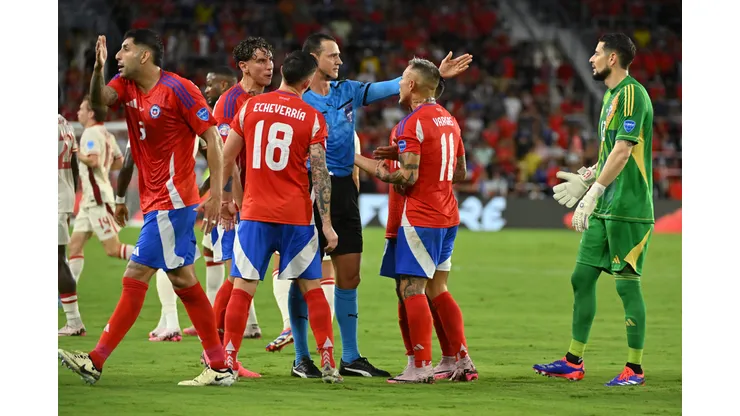 Wilmar Roldán saca ronchas en los hinchas de La Roja tras sus polémicos cobros (Foto: Julio Aguilar/Getty Images)