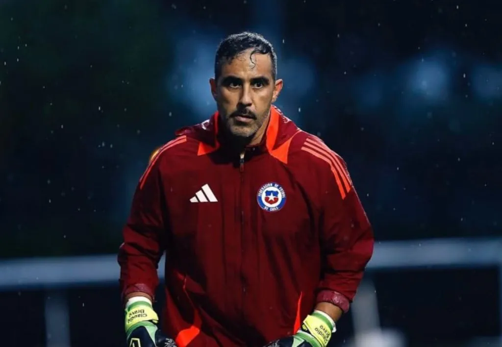Claudio Bravo venía siendo titular ante Perú y Argentina (Foto: @LaRoja)