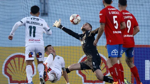 Santiago Wanderers logra un gran resultado ante Universidad Católica. (Foto: Photosport)