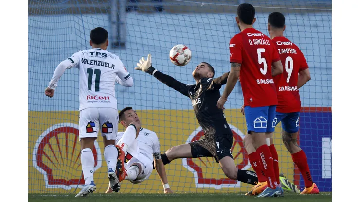 Santiago Wanderers logra un gran resultado ante Universidad Católica. (Foto: Photosport)