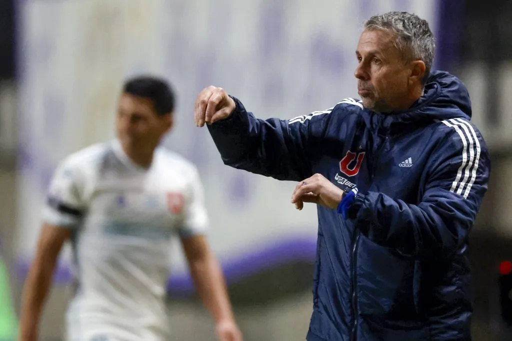 Gustavo Álvarez pide paciencia por el tema refuerzos.