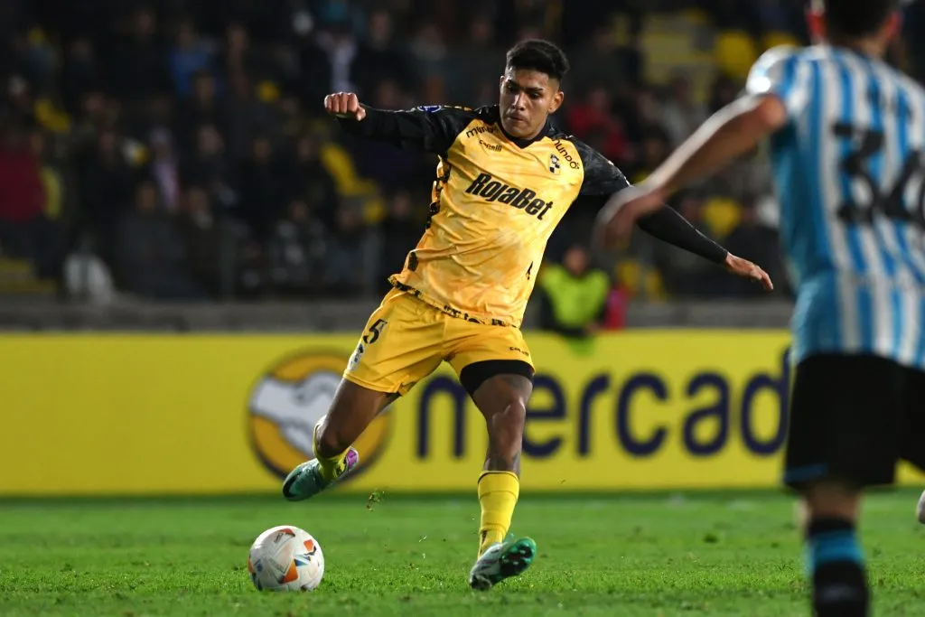 El lateral derecho Dylan Escobar era una de las opciones que sonaban en Colo Colo. (Foto: Alejandro Pizarro Ubilla/Photosport)