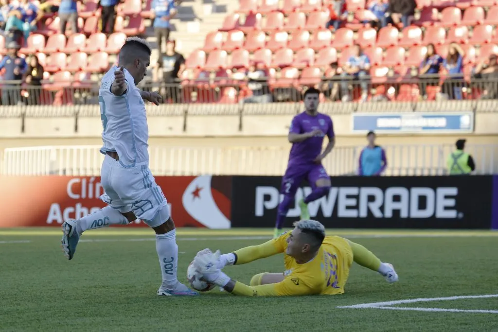Cristóbal Campos fue figura en partido de San Antonio Unido ante Universidad de Chile. (Foto: Photosport)