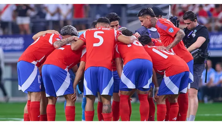 Una gran encrucijada es quién será el portador de la jineta de capitán tras un posible retiro de Bravo y Sánchez de La Roja.