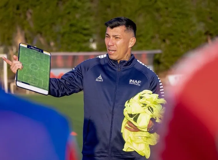 Gary Medel se encontraba en Chile terminando su curso de DT | FOTO: INAF