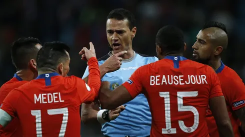 Valdivia se quema con presencia de Roldán como árbitro de Chile vs Canadá.