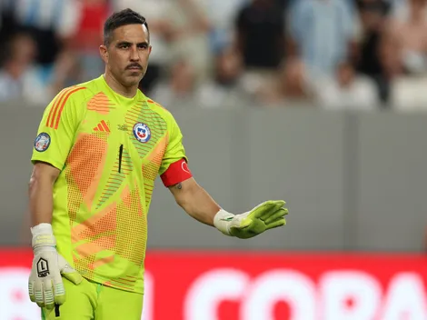 Aseguran que Claudio Bravo recibió llamados para no retirarse del fútbol