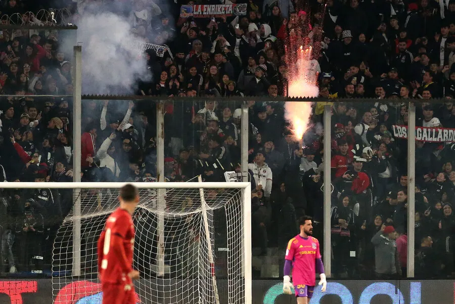 Graves incidentes en partido de Colo Colo vs Universitario