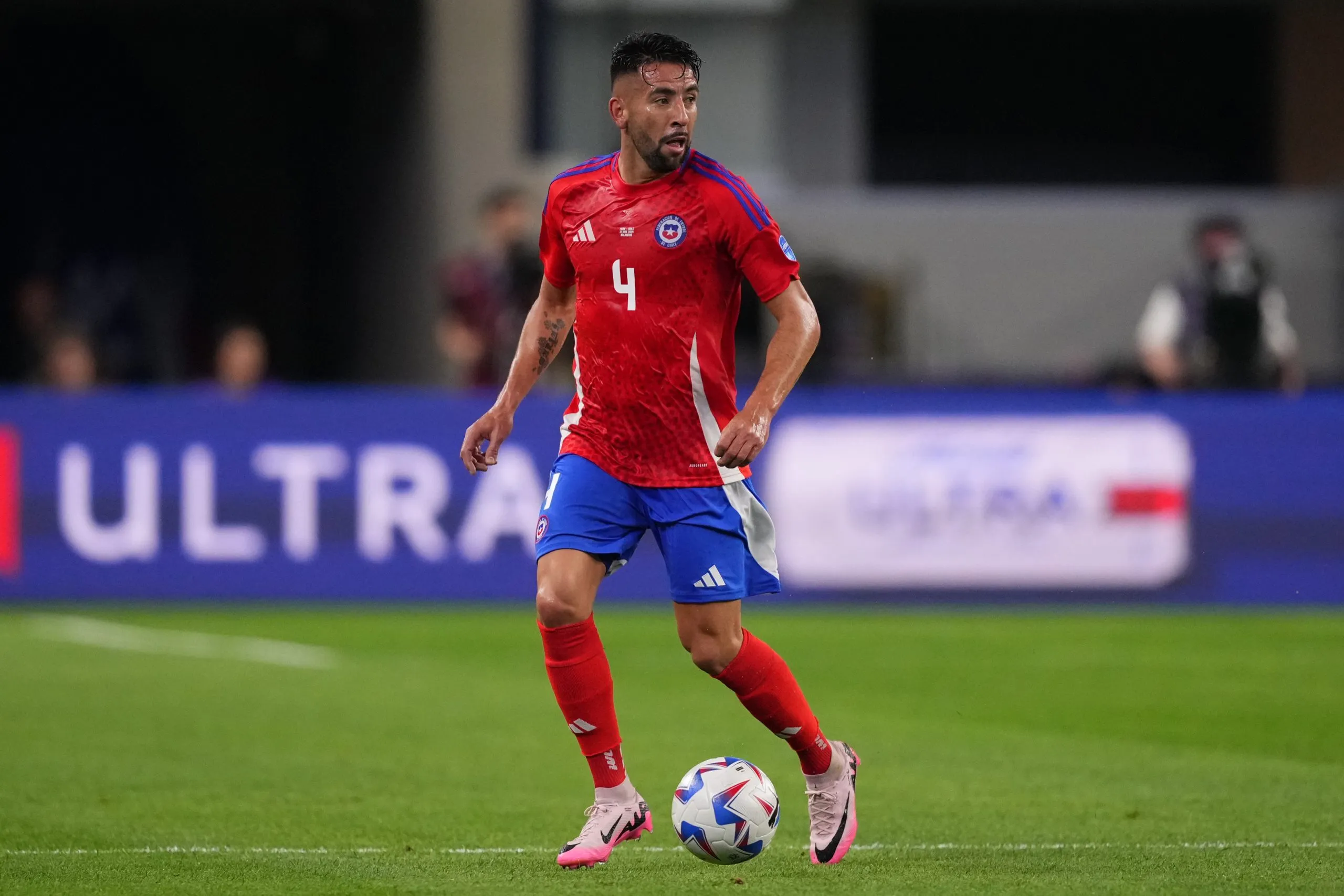 Mauricio Isla estaría afinando detalles para su llegada a Colo Colo (Photo by Sam Hodde/Getty Images)