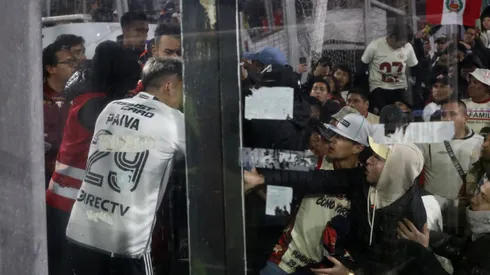 Los hinchas de Universitario al interior del Estadio Monumental. (Foto: Photosport)