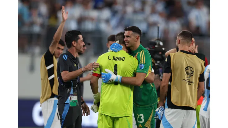 Claudio Bravo se ha llevado todos los elogios tras el Chile vs Argentina. (Foto: Rob Carr/Getty Images)