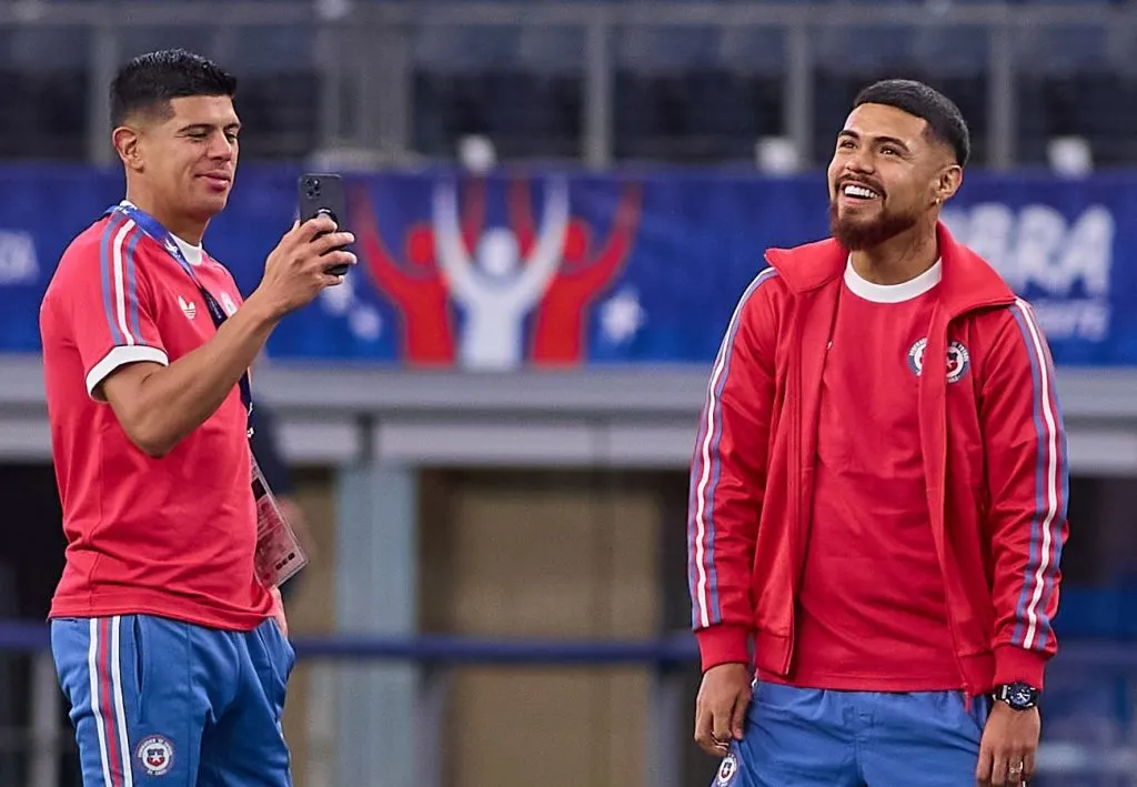 Esteban Pavez junto a Paulo Díaz, en la previa de un partido de la Selección Chilena en la Copa América 2024. (Foto: Photosport)