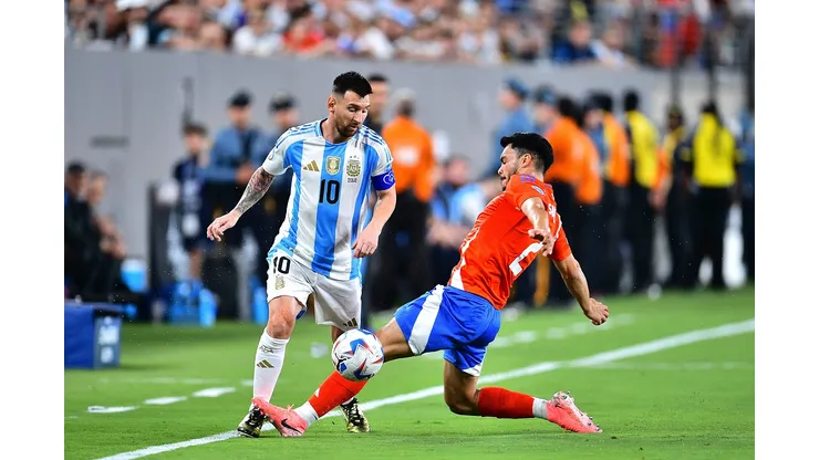 Argentina fue sancionada por su ingreso tardío a la cancha ante Chile