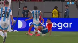 Rodrigo de Paul no recibe amonestación tras planchazo a Gabriel Suazo. (Foto: Captura Telefe)