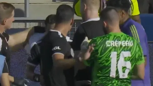 Juez se desmaya en pleno partido de Copa América.