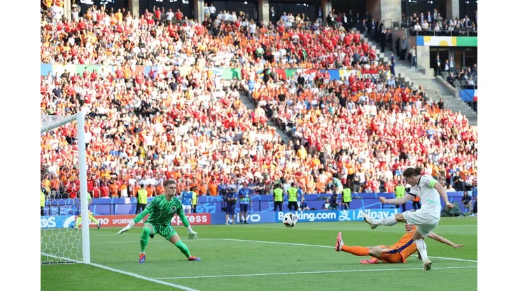 Austria sorprende y gana el grupo D