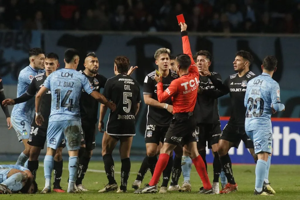 Romai Ugarte considera que fue correcta la decisión del árbitro de expulsar a Arturo Vidal (Foto: Photosport)