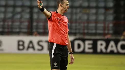El árbitro designado para Chile vs Argentina dirigió a equipos chilenos en Copa Libertadores. (Foto: Eduardo Fortes/Photosport)