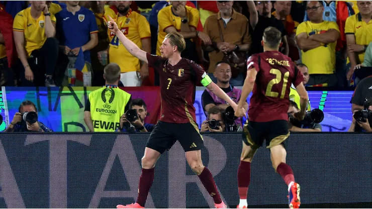 Bélgica le gana a Rumania y deja el grupo al rojo vivo en la Eurocopa.