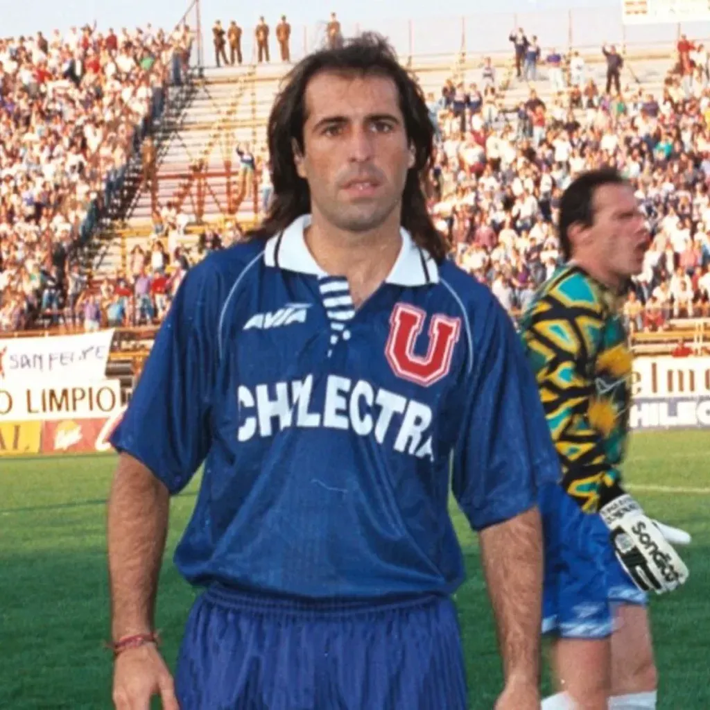 Leo Rodríguez durante su paso por Universidad de Chile en la década de los 90. Foto: Archivo.