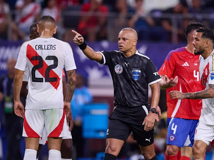 El Tigre Gareca se la agarra con el árbitro por permisivo