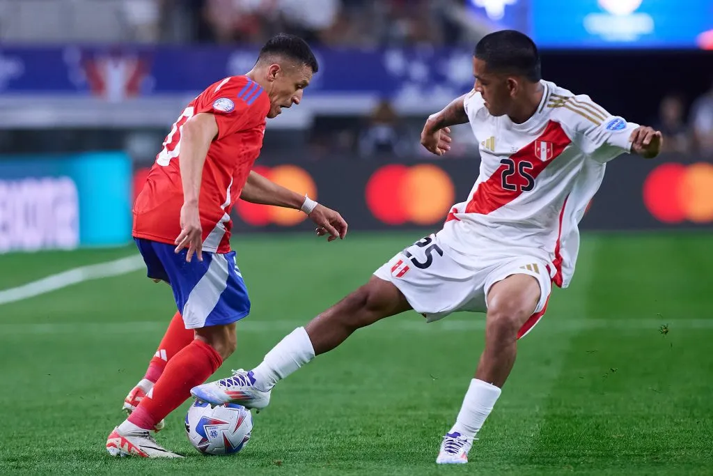 Alexis Sánchez en el partido de Chile vs Perú. (Foto: Photosport)