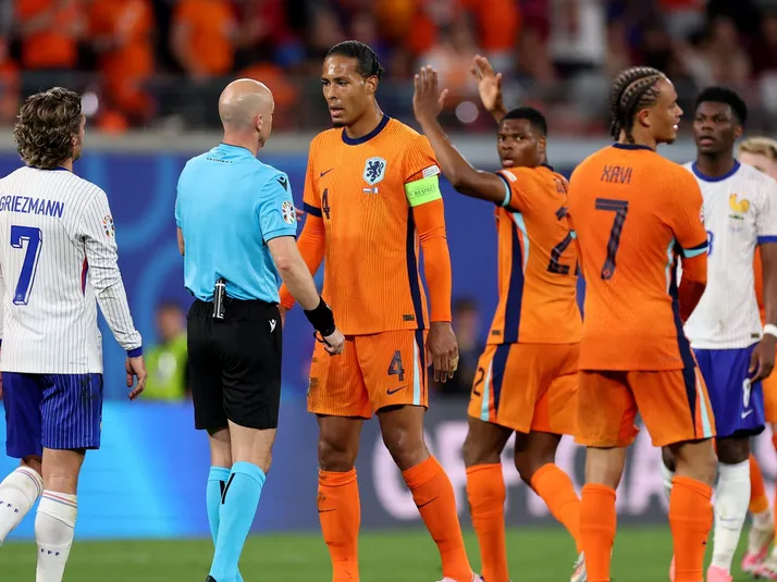 Países Bajos y Francia no cumplen las expectativas y animan opaco empate