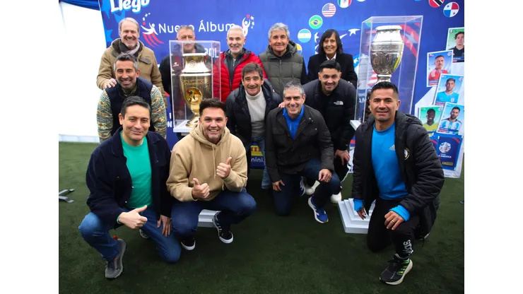 Gran cambiatón de láminas del álbum de la Copa América 2024
