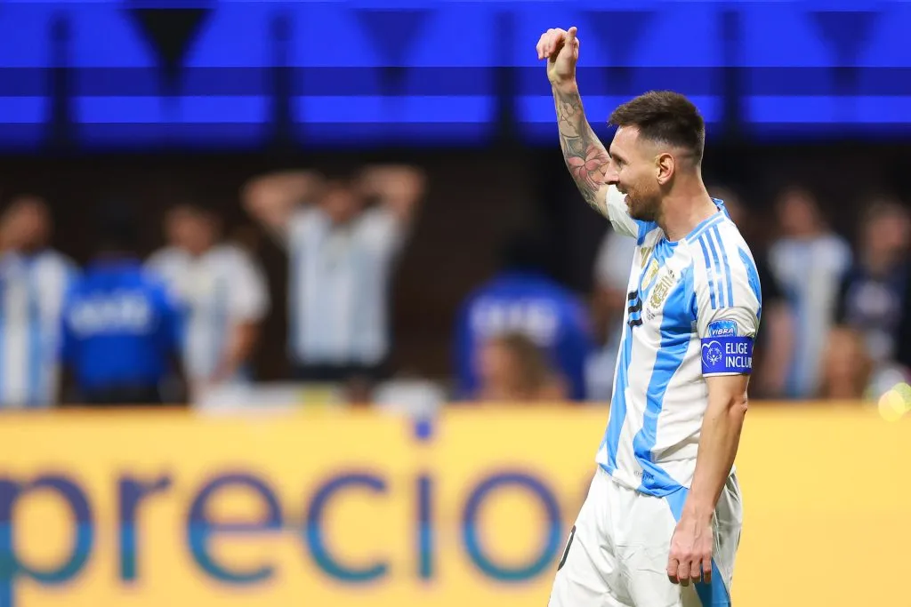 Lionel Messi celebra con Argentina por la primera fecha del Grupo A de la Copa América 2024. (Foto: Getty)