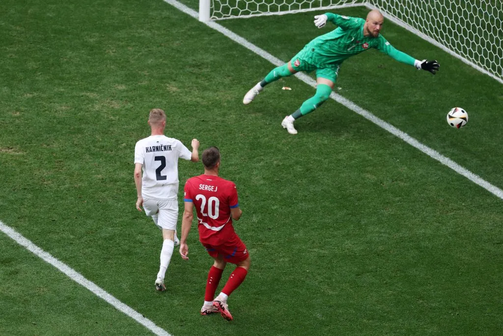 Zan Karnicnik anotó para Eslovenia ante Serbia | Foto: Getty Images