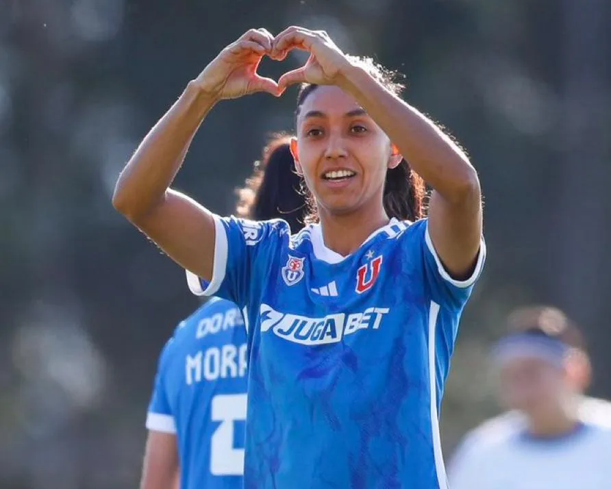 Fernanda Araya anotó tres goles en el clásico (Prensa UCH)