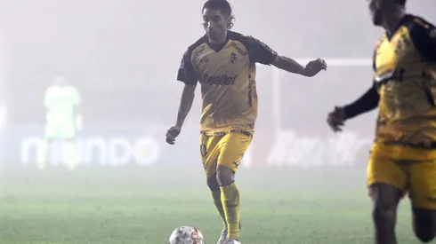 Luciano Cabral está a la espera de definir su futuro. (Foto: Alejandro Pizarro Ubilla/Photosport)