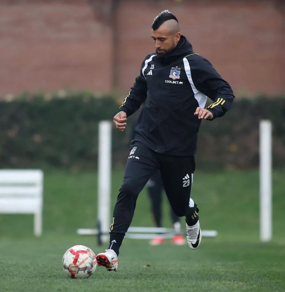 Arturo Vidal se alista para el dbeut de Colo Colo en la Copa Chile 2024. (Foto @ColoColo)