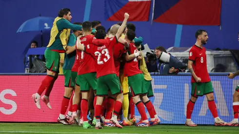 Portugal rema de atrás y le da vuelta el triunfo a República Checa.