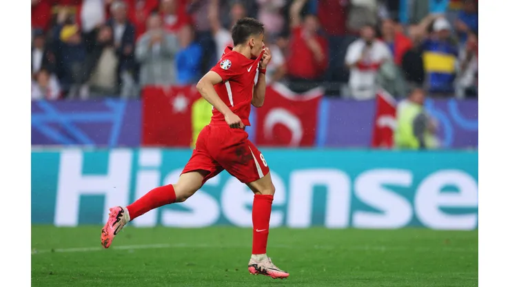 Arda Güler convirtió un golazo para Turquía. (Foto: Dean Mouhtaropoulos/Getty Images)