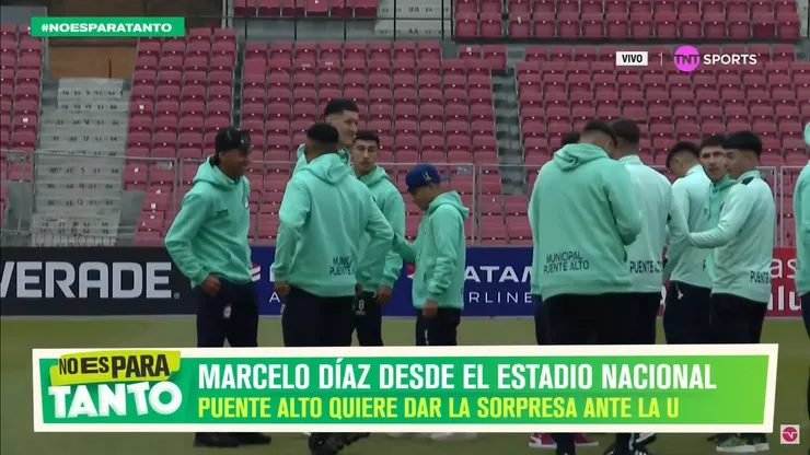 Los futbolistas de Puente Alto están en la cancha del Nacional. (Foto: TNT Sports, No es para Tanto)