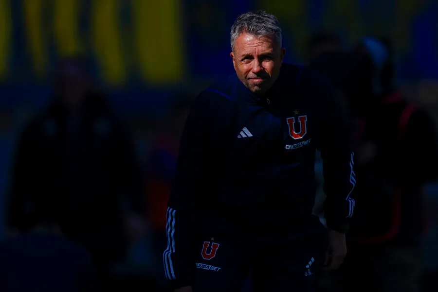 Gustavo Álvarez tendría casi listo a dos refuerzos. | Foto: Photosport