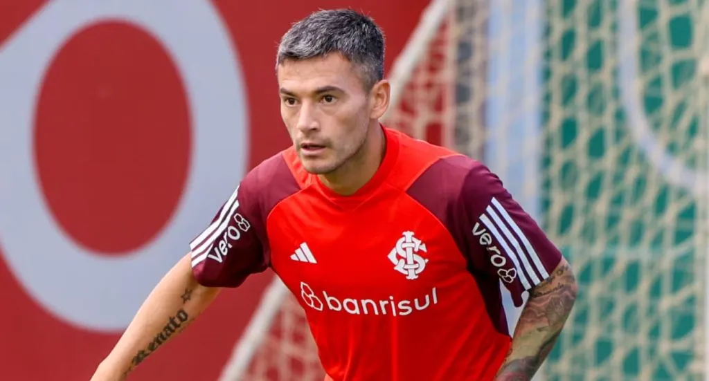 Aránguiz no la pasa para nada bien en Brasil | FOTO: Internacional