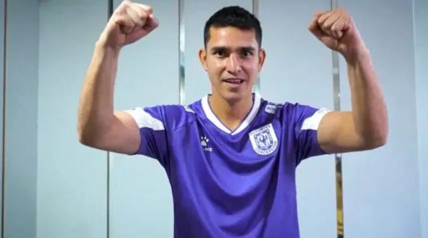 Sebastián Martínez posando con la camiseta del León de Collao | FOTO: Deportes Concepción