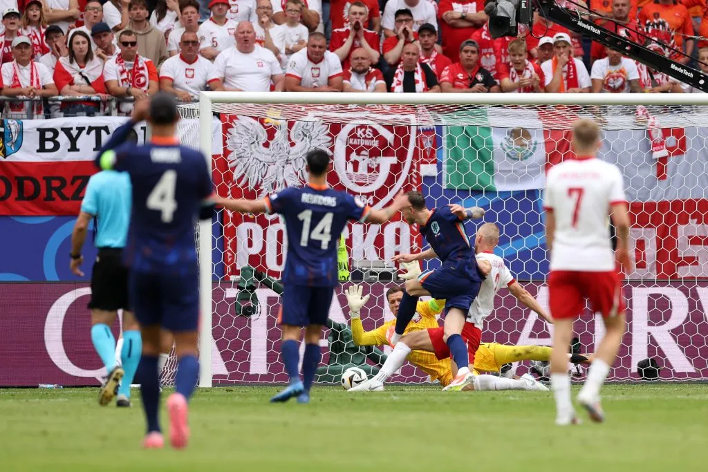 Wout Weghorst le dio el triunfo a Países Bajos | Foto: Getty Images