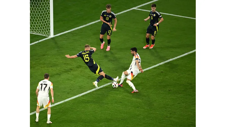Ryan Porteous es el primer expulsado de la Eurocopa 2024 por un planchazo a Gündoğan. (Foto: Getty)