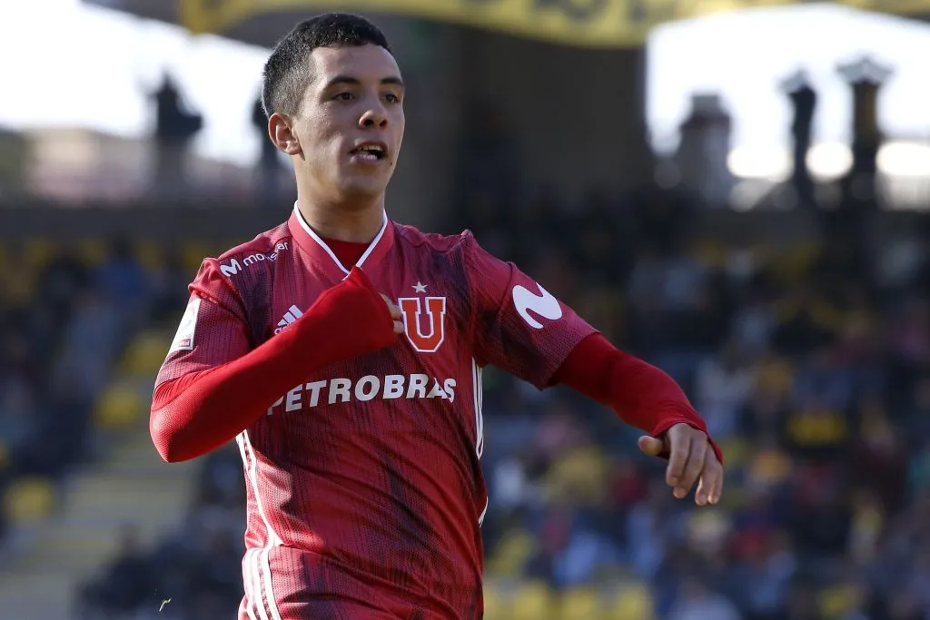 Fernández vistiendo la camiseta de la Universidad de Chile | FOTO: Andres Pina/Photosport