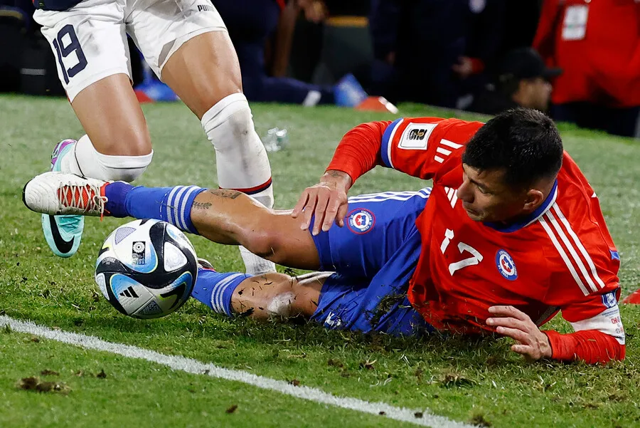 Álvarez no se cierra a ver a Medel en la UC. | Foto: Photosport