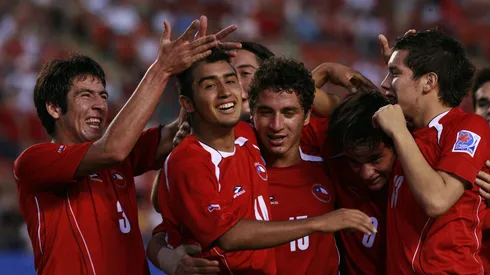 Jugó con Arturo Vidal y compañía en La Roja, pero tuvo que vender completos por crisis.