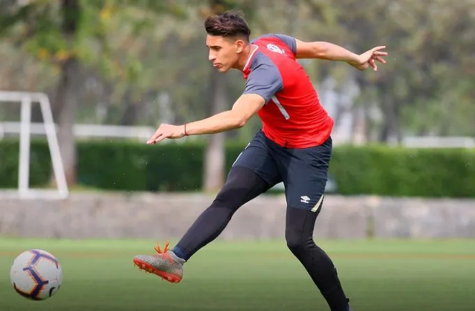 Matías Ferrari ascendió al primer equipo de Colo Colo con Mario Salas en el banco