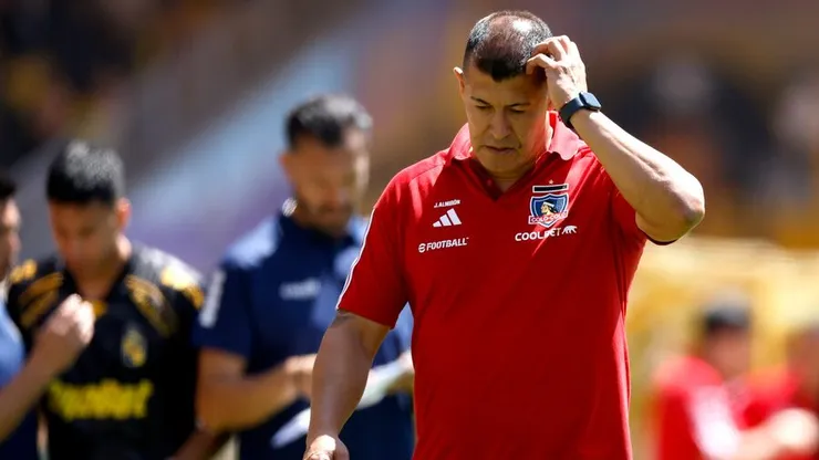 Jorge Almirón sufre un tremendo de dolor de cabeza en Colo Colo por los refuerzos