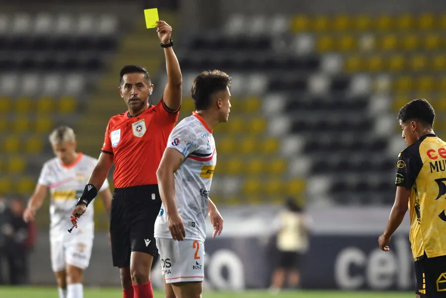 La polémica ley que cambiará en el torneo nacional | Foto: Photosport